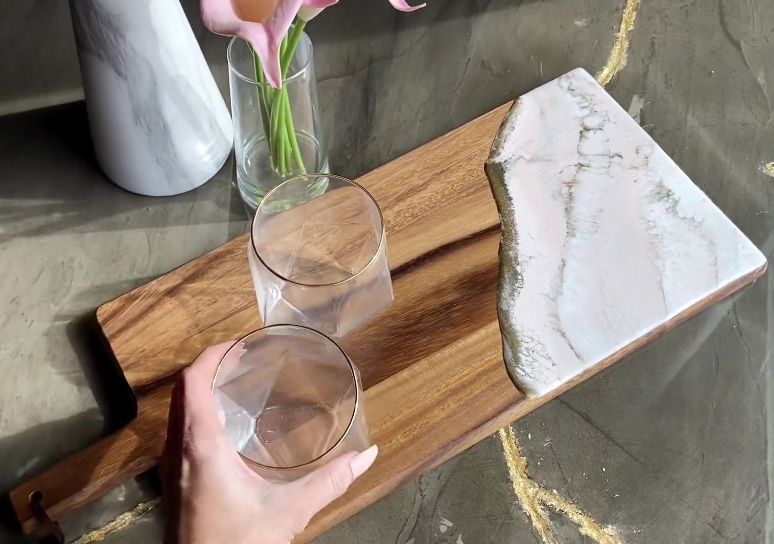 ROSE TONES EPOXY RESIN CHARCUTERIE BOARD TUTORIAL!